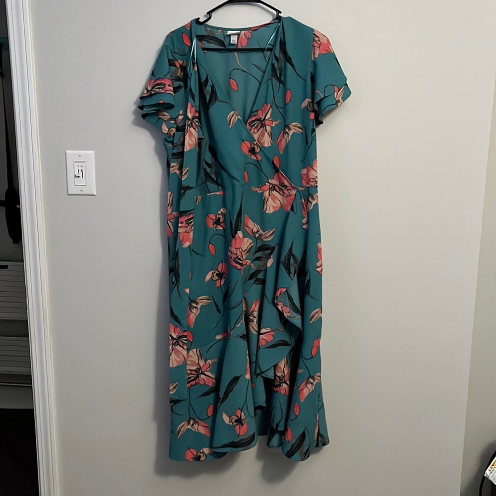 Nice mid calf dress size XXL, worn only twice